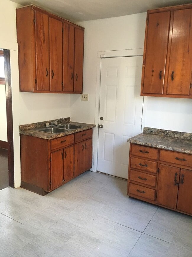 Photo - Spacious 3 Bedroom w/Covered Front Porch