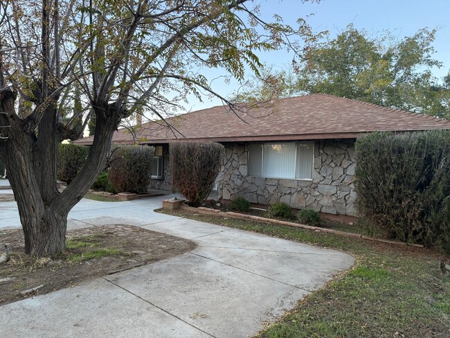 Photo - 14606 Riverside St