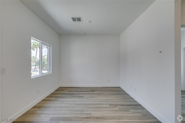 Building Photo - 365 N 16th St Rental