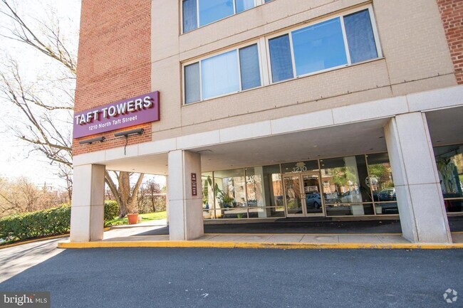 Building Photo - 1210 N Taft St Unit 201 Rental