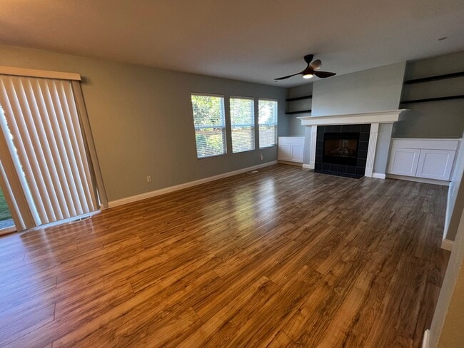 Photo - Dupont 4 bedroom plus loft home