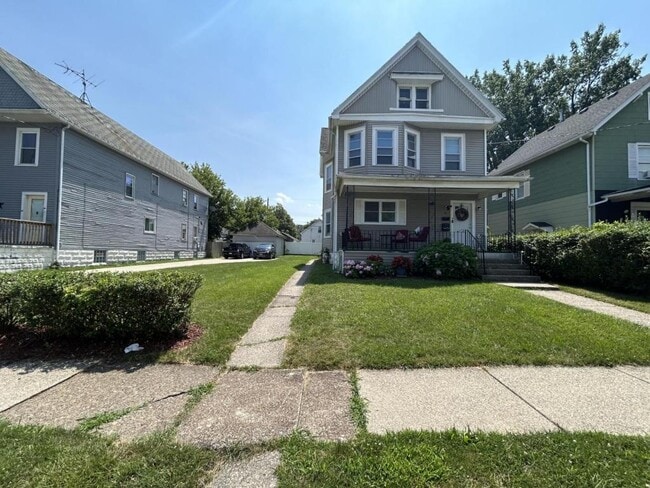 Photo - 81 Mariemont Ave Unit Upper