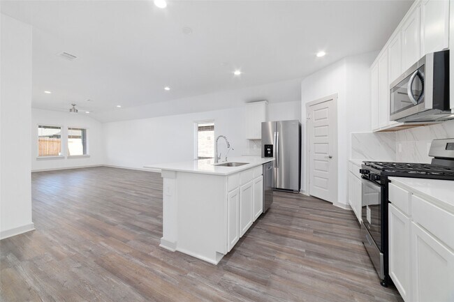 Photo - 7010 Fleetwood Crescent Wy