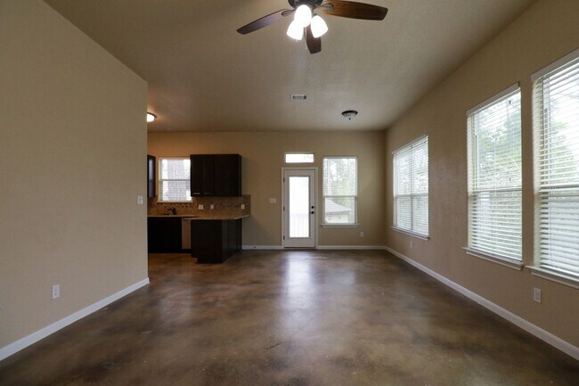 Photo - Located in Tahitian Village