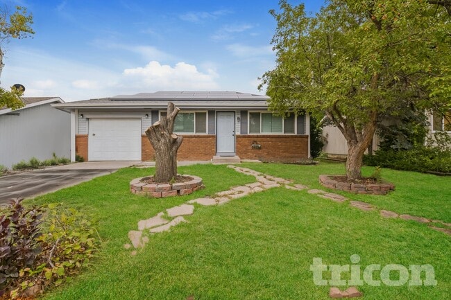 Building Photo - 910 Foothills Ct