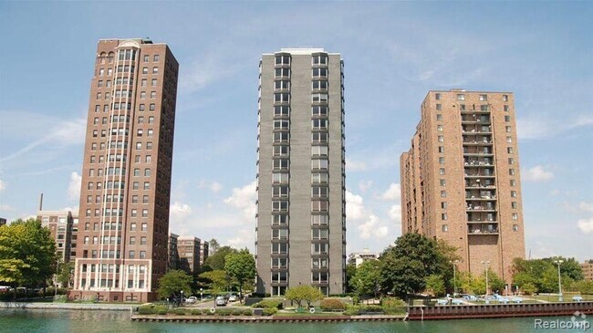 Building Photo - 8200 E Jefferson Ave Unit #59/602 Rental