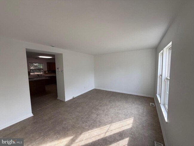 Photo - 3 Coachlight Dr