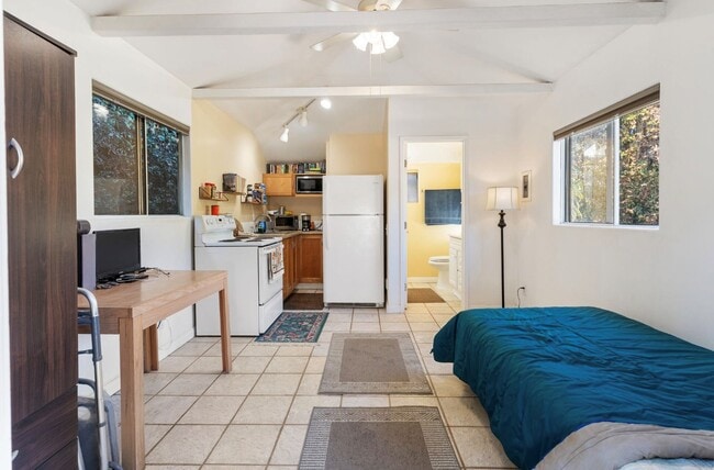 Photo - 4593 Hollister Ave