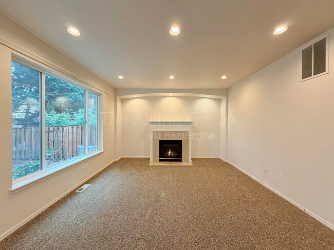 Photo - 958 SE Roundelay St