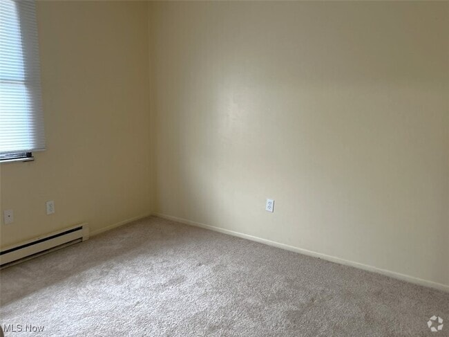 Building Photo - 201 Burton Dr Unit 12 Rental