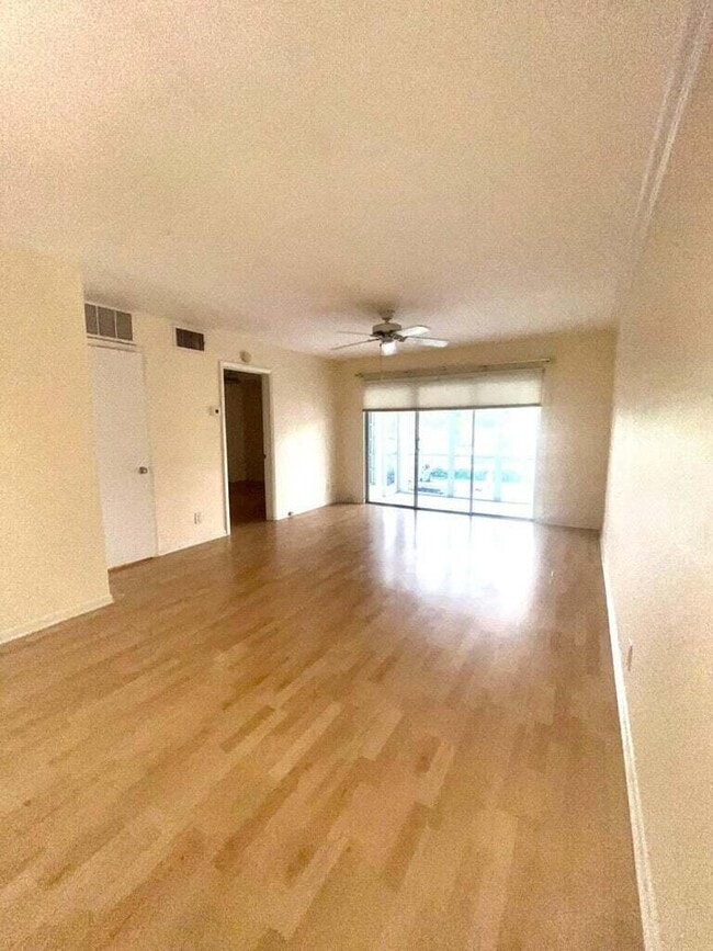 Photo - 3040 NE 16th Ave Unit 205