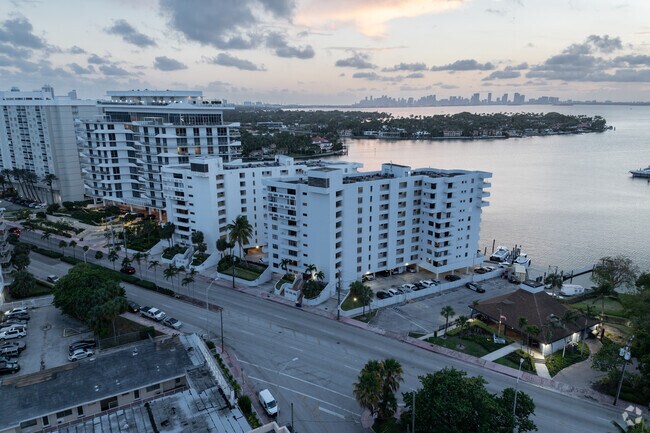 6820-6830 Dr. Indian Creek - Indian Creek Club Condominiums