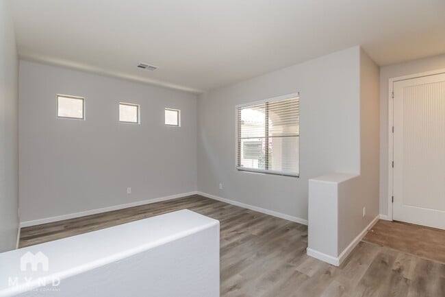 Photo - 1635 S Starling Dr