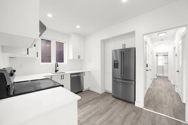 Photo - 166 Wentworth St S Unit 2 room 4 last room