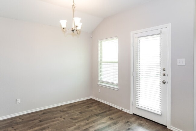 Photo - 980 Alton Dr