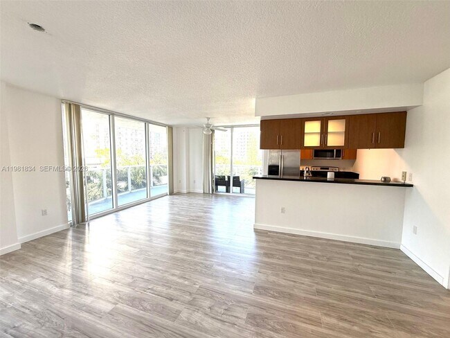 Photo - 601 NE 23rd St Unit 605