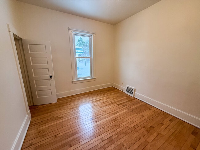 Photo - 209 E Harding Ave