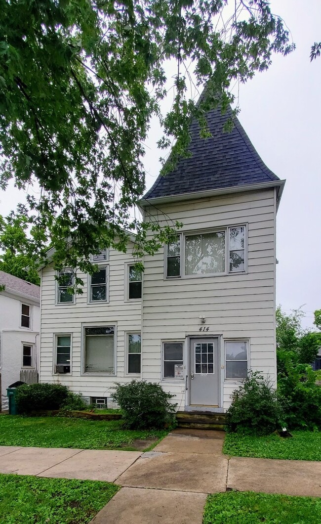 Building Photo - 414 Oneida St Unit 1UPPER