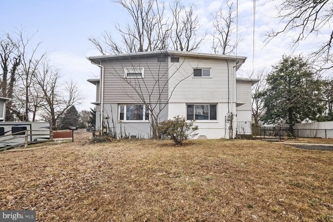 Photo - 10725 Maple St