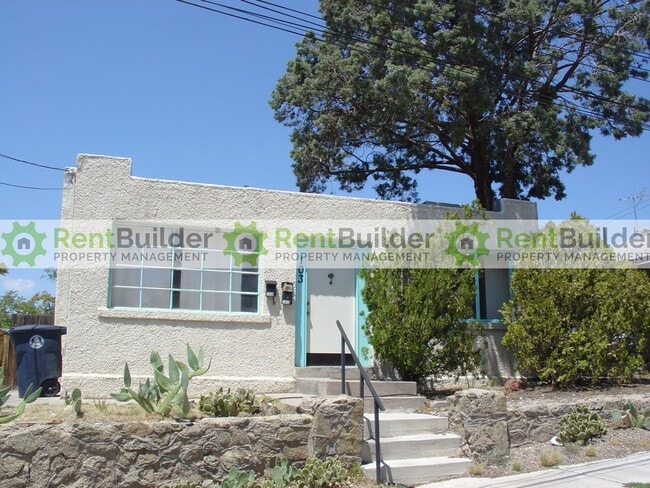 Building Photo - 103 Maple St NE Unit B