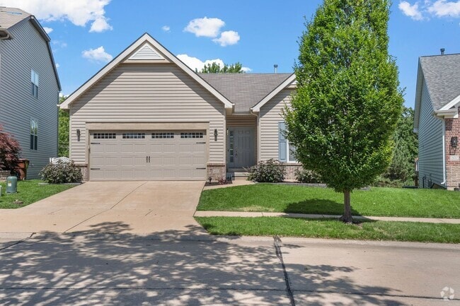 Building Photo - Beautiful 3-Bed, 3-Bath Home in Excellent ...