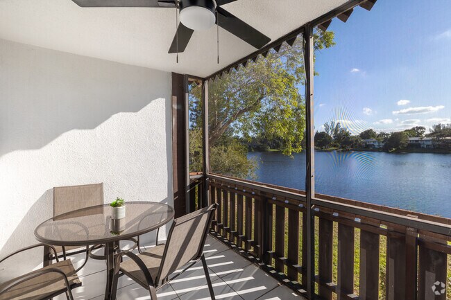 Super Jumbo Studio - 640SF - Patio
