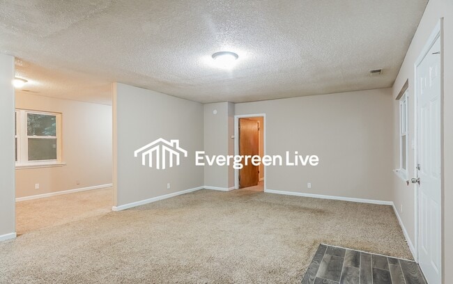 Photo - 541 Westchester Dr