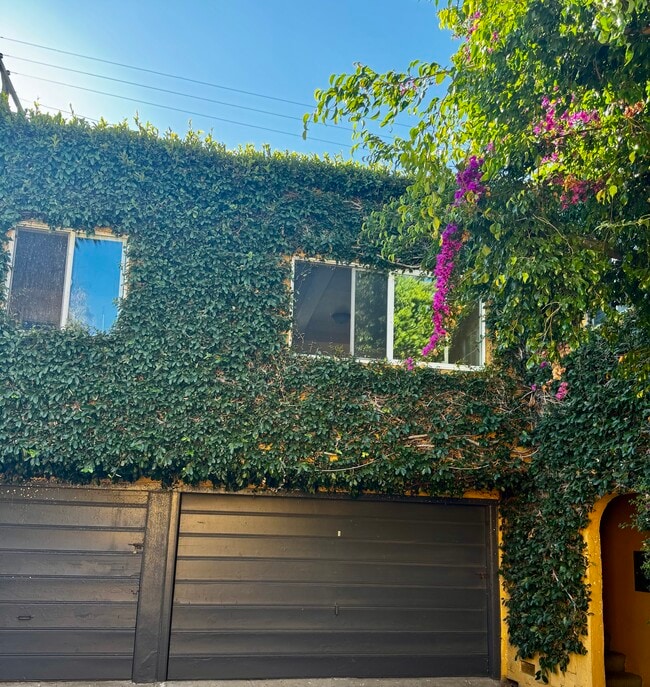 Building Photo - 921 S Curson Ave Unit 921 Rental