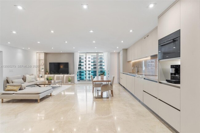 2301 Collins Ave Unit 1011