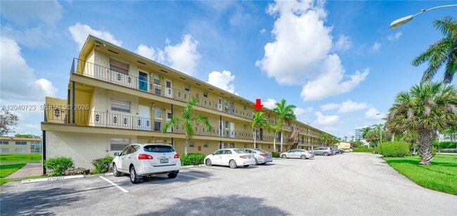 Building Photo - 2880 NE 203rd St Unit 34B