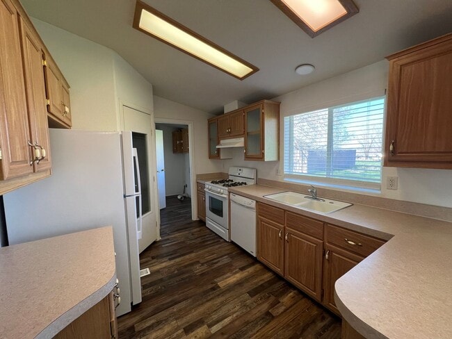 Photo - **Move-in Discount** 3 bedroom, 2 bathroom house with large office