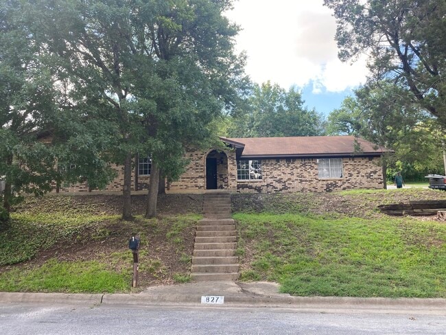 2604 Mandi(interiores) - 827 Cliffside Dr