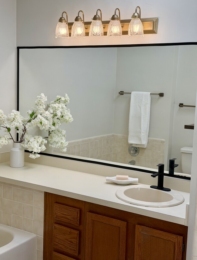 main bathroom - 5116 SW 94th St