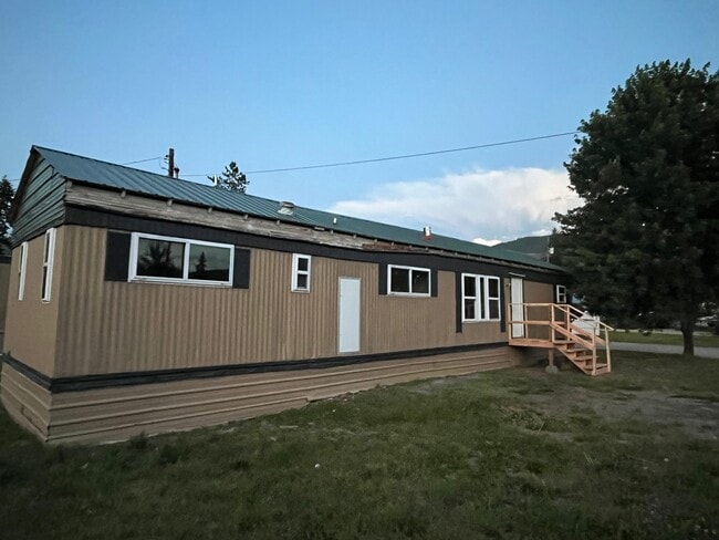 Building Photo - 1130 MT-135