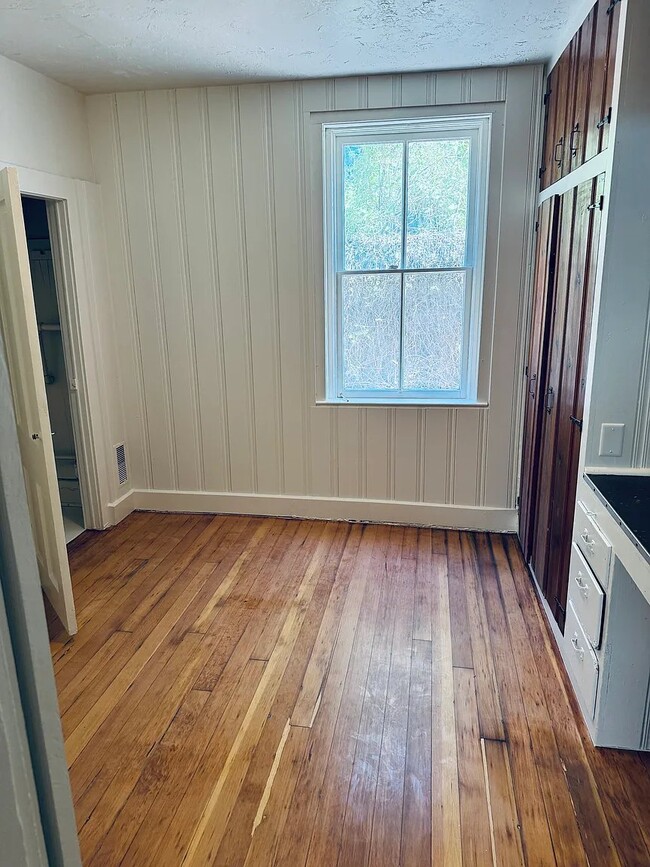 Photo - 564 E 7th Ave