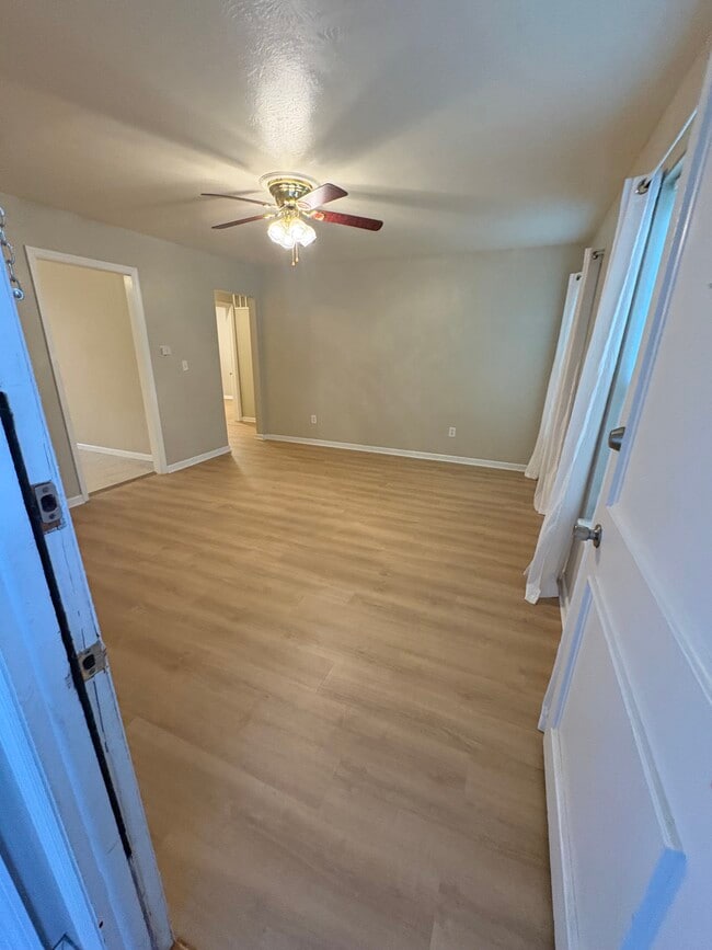 Building Photo - 223 Ridge Ln Unit B