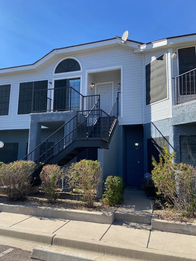 Building Photo - 1 Bedroom 1 bath w/attached garage