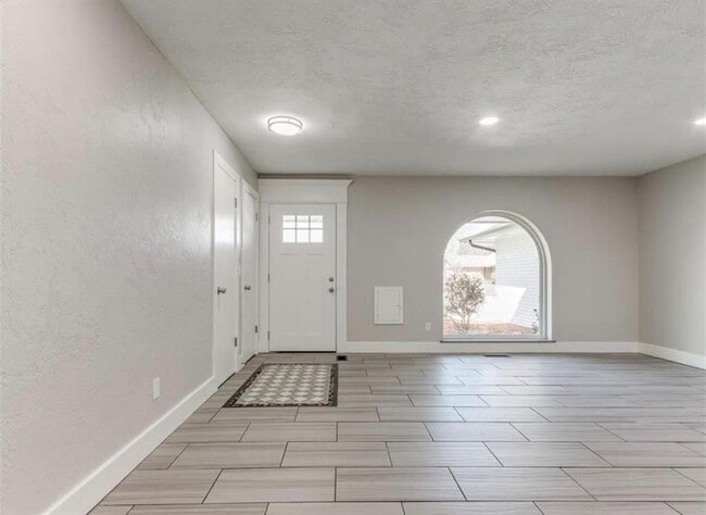 7008 Comanche Ave