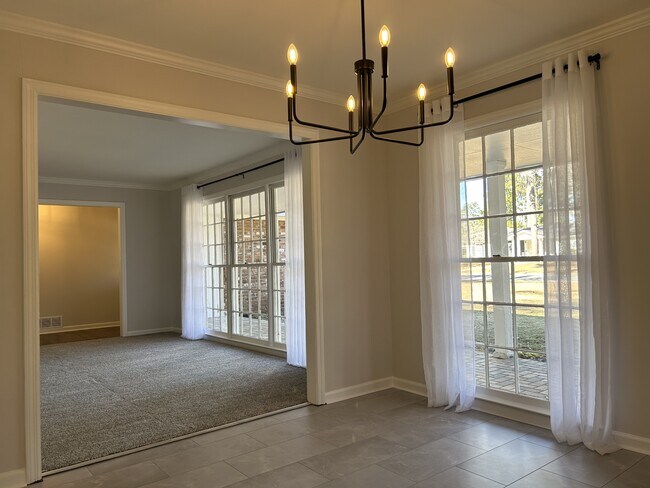 Photo - 609 Windsor Rd