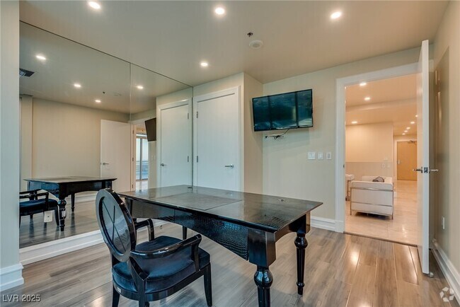 Building Photo - 2700 S Las Vegas Blvd Unit 4305 Rental