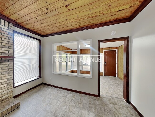 Photo - 6672 Vermillion St