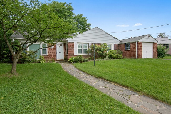 9702 Bellevue Dr