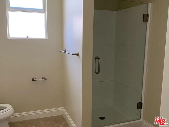 Photo - 567 S Wilton Pl Unidad 4