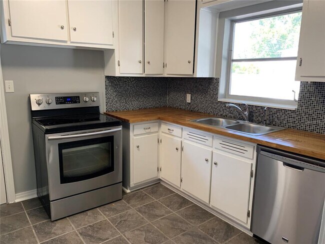 Photo - 3516 W San Pedro St