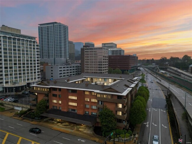 Photo - 250 S Brentwood Blvd Condo