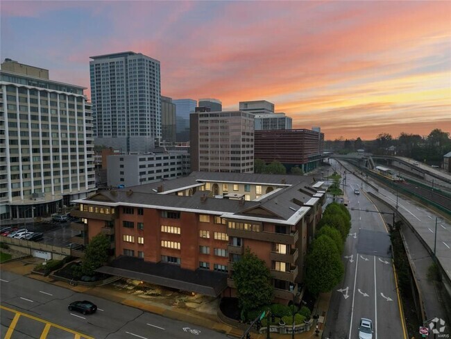 Building Photo - 250 S Brentwood Blvd Rental