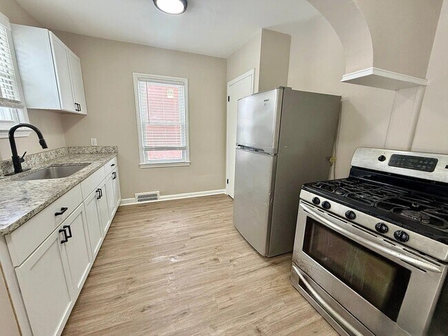 Photo - 4 Bedroom Home with Stainless Steel Appliances