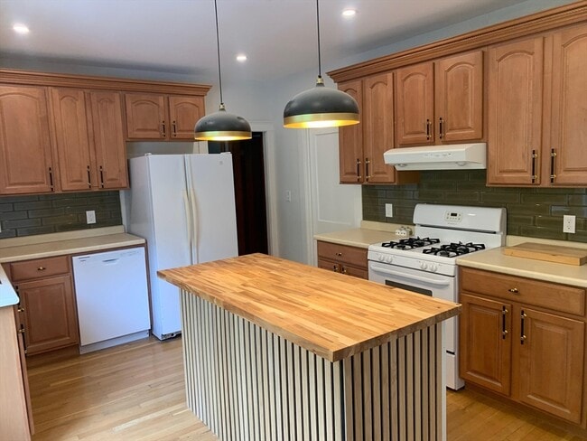 Building Photo - 70 Harvest St Unit 1
