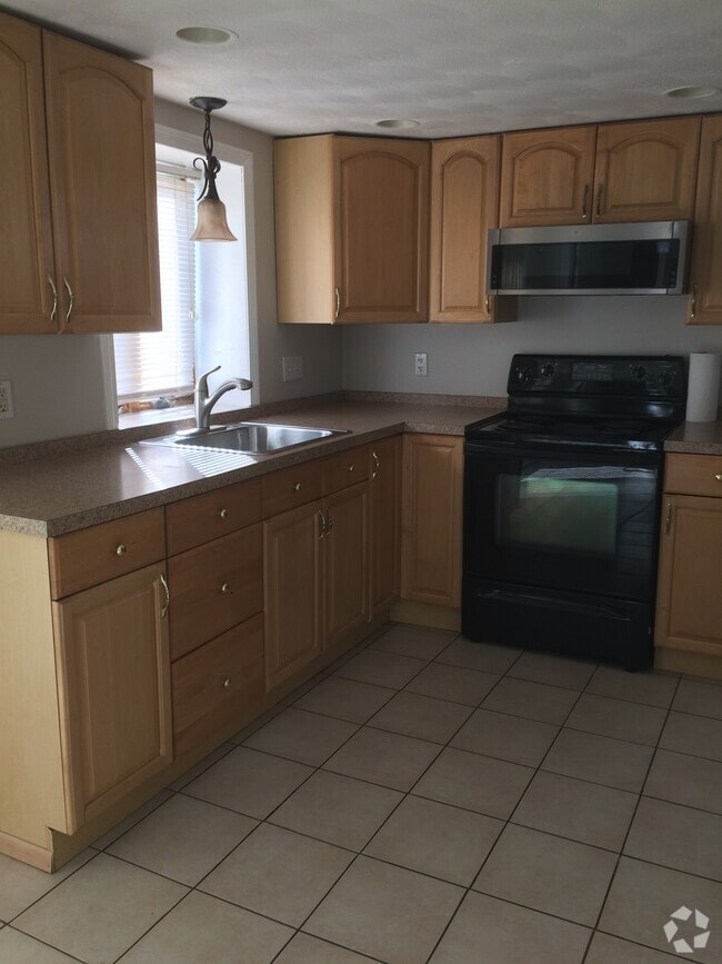 Building Photo - 37 Cecilian Ave Unit 1st floor Rental