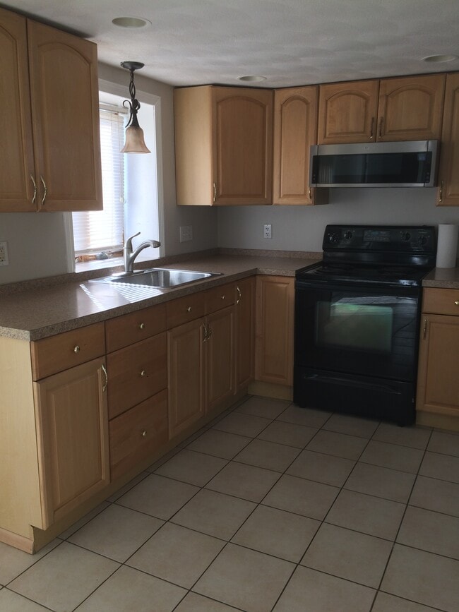 Building Photo - 37 Cecilian Ave Unit 1st floor Rental